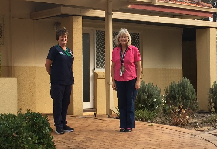 Allison Bairstow and Elizabeth Nairn from the WA Country Health Service cancer services team outside the Narrogin Gnarojin Bell Accommodation.