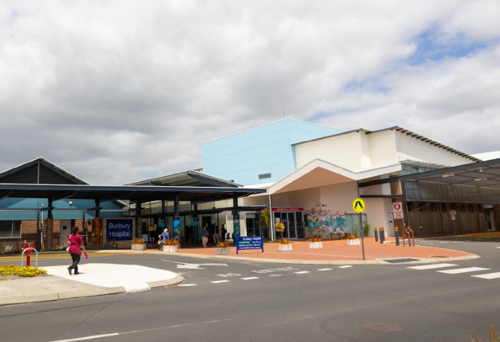 Exterior view of entrance to Bunbury Regional Hospital