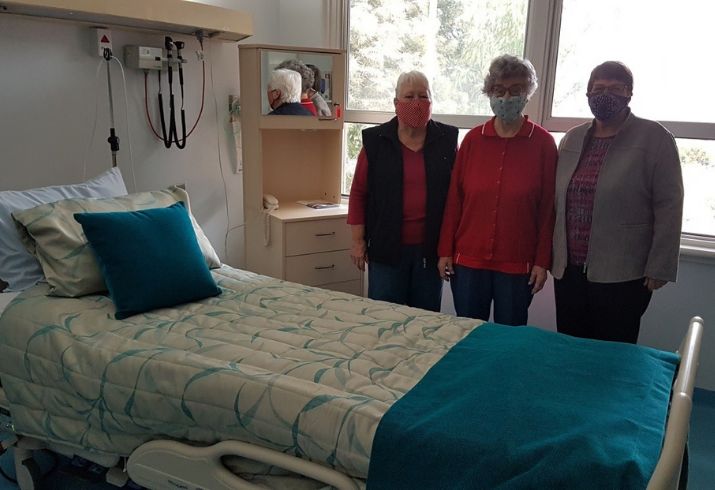 Boddington Hospital Ladies Auxiliary members with new palliative care bed.