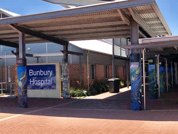Front entrance of Bunbury Regional Hospital.